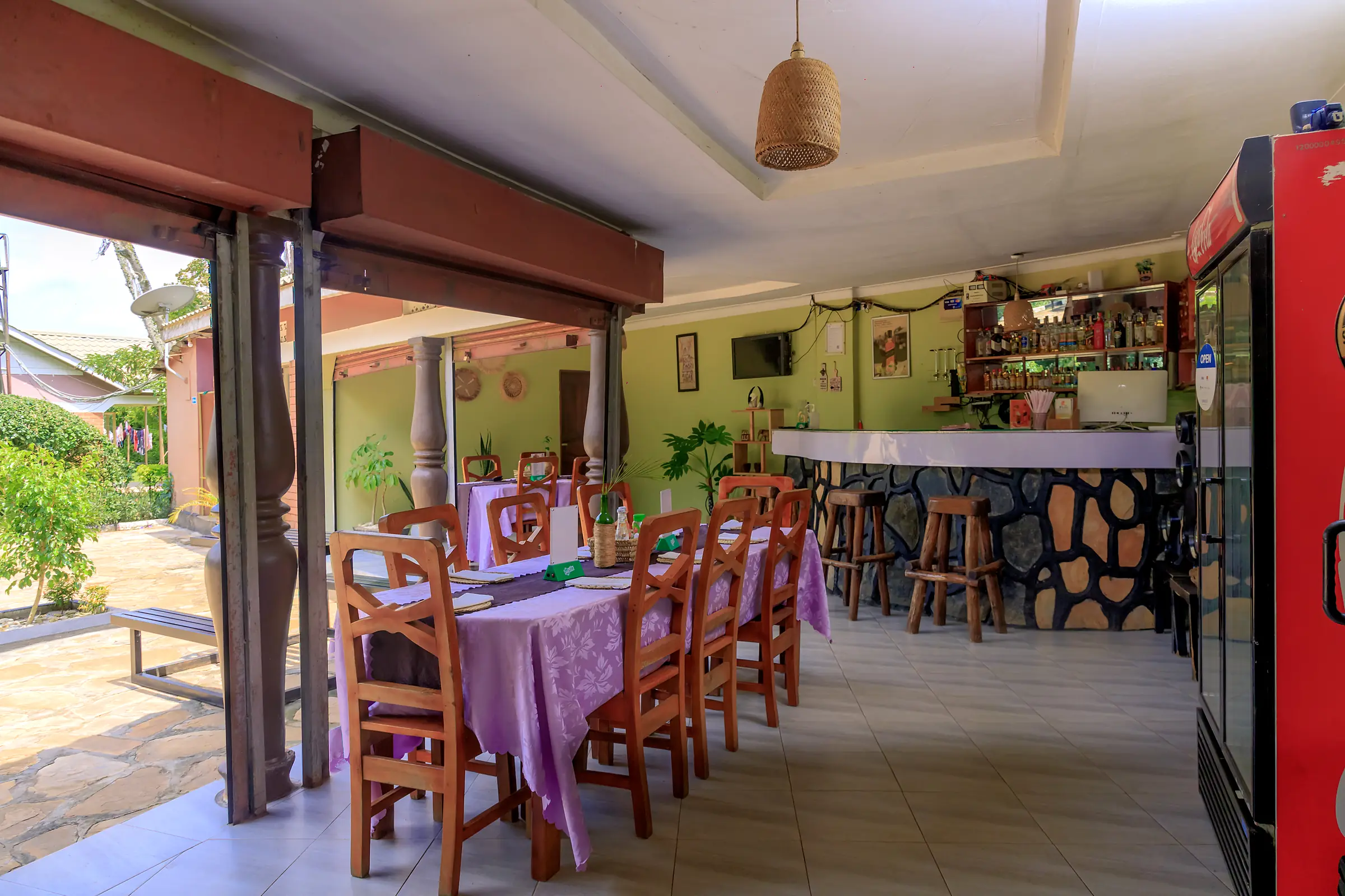 The restaurant & bar